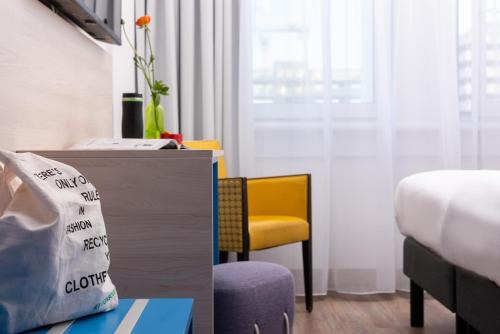 Uma cama ou camas num quarto em greet Berlin Alexanderplatz