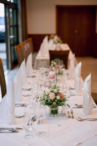 Un restaurante u otro lugar para comer en Gasthof-Restaurant Kollar Göbl