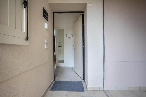 a hallway with a walk in shower and a glass door at Residence La Villa Tesoro in Tignale