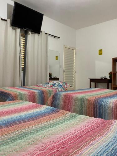 A bed or beds in a room at Chalés praia vermelha