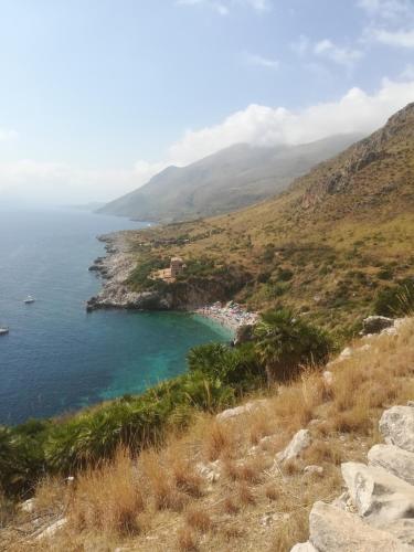 a view of the ocean from a mountain at Casa Raineri in Paceco