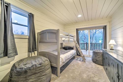 Gallery image of Spacious Cabin with Decks Near Saratoga Springs in Middle Grove