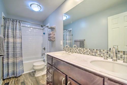 Bathroom sa Cozy Silver Lake Retreat with Private Hot Tub!
