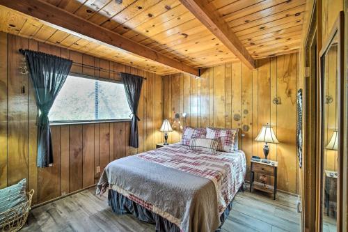 Gallery image of Running Springs Cabin with Large Deck and View! in Running Springs