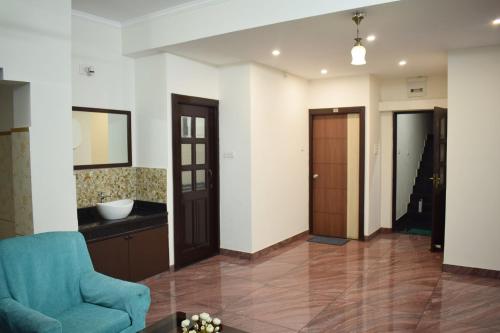 Uma área de estar em Krishna Kunja " A Quiet & Peaceful Stay "