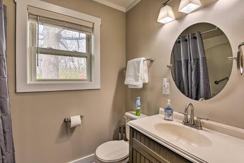 A bathroom at Cozy Murfreesboro Home with Furnished Patio!