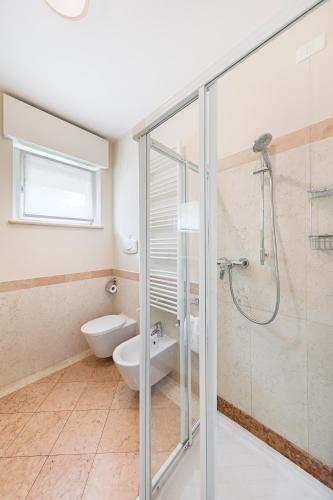 Ένα μπάνιο στο Residenza Miralago by Wonderful Italy