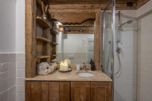 Ванная комната в Cortina Lodge Stunning View R&R