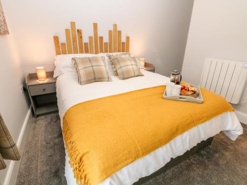 Кровать или кровати в номере Bluebell Cottage