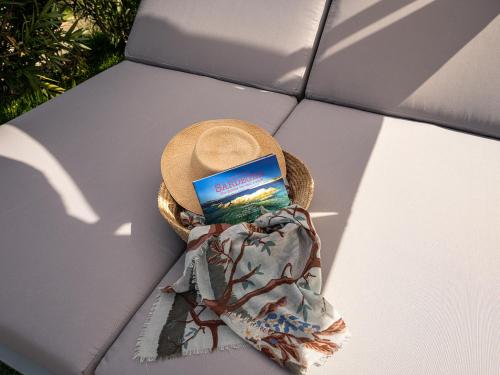 a hat and a tie sitting on top of a table at Villa Latisa in Terra Mala