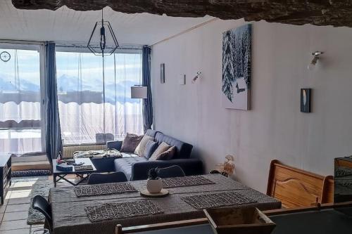 Posezení v ubytování Appartement 2 chambres avec vue au pied des pistes