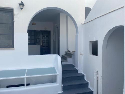 a hallway with stairs and an archway at Vista Mare in Naousa