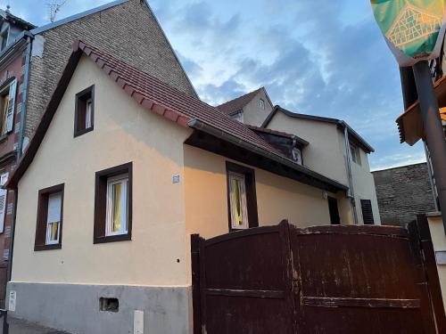 Το κτήριο όπου στεγάζεται  το διαμέρισμα