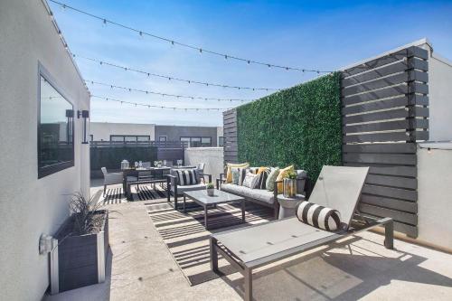 Балкон или терраса в LA Harbor Home with Private Rooftop near #DTLA