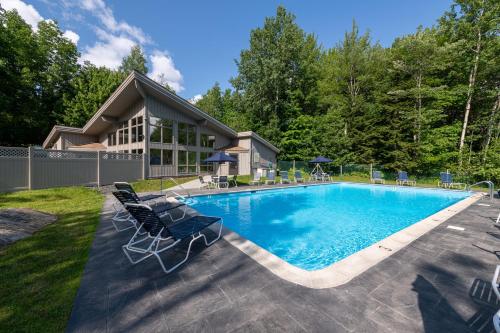 Swimmingpoolen hos eller tæt på Mount Snow Lodging