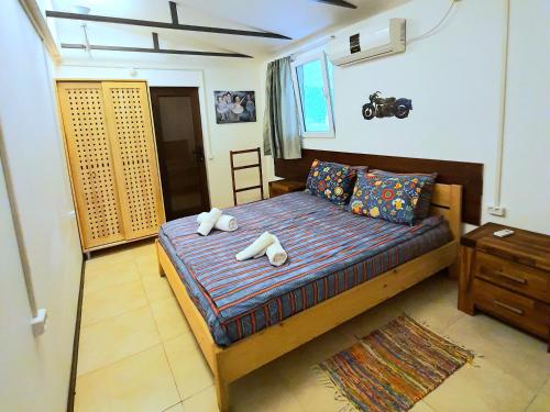 Giường trong phòng chung tại House & Yard Sesil L 90 m to beach