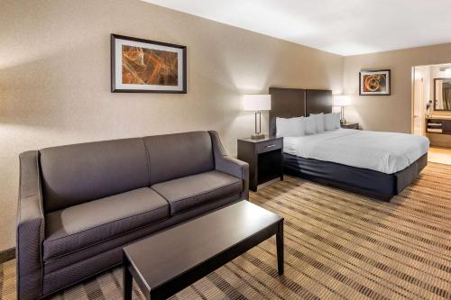 Katil atau katil-katil dalam bilik di Best Western Country Inn Temecula