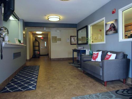 Istumisnurk majutusasutuses Sonesta Simply Suites Columbus Airport Gahanna