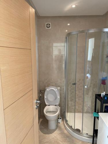 Koupelna v ubytování Bel appartement pied sur mer vue imprenable sur piscine et jardins