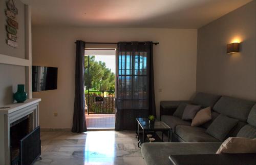 Agradable adosado con piscina la Hidalga