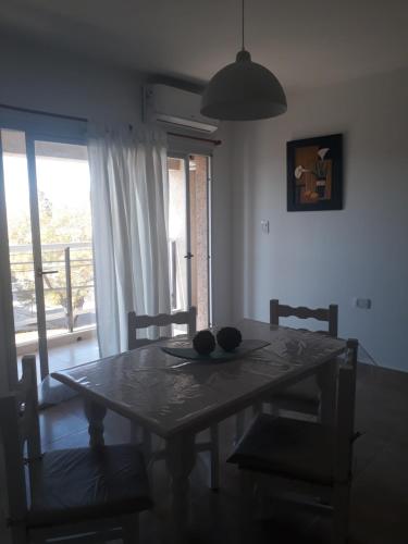 Μια τηλεόραση ή/και κέντρο ψυχαγωγίας στο Departamento Alem