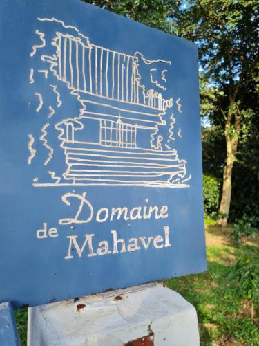 a sign for a piano in a park at Domaine de Mahavel in Saint-Pierre