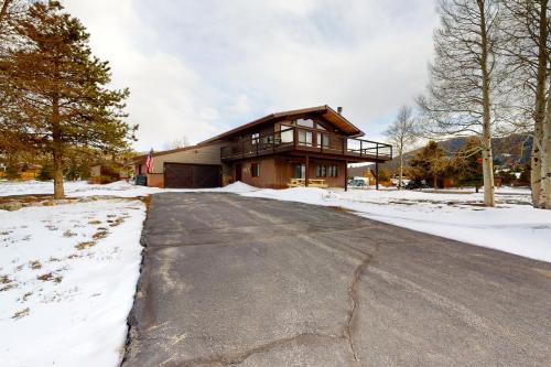 The Nugget Ski Chalet – Photos 3
