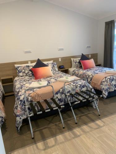 Letto o letti in una camera di Merriwa Golden Fleece Motor Inn & Lodge incorporating Merriwa Motor Inn & Motel