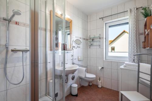 Koupelna v ubytování Ferienwohnung Nr 5 am Weststrand - 4 Sterne DTV