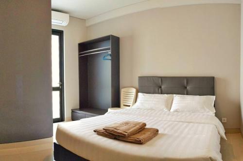 Lovina 16-AE at One Residence(near Ferry Terminal) tesisinde bir odada yatak veya yataklar