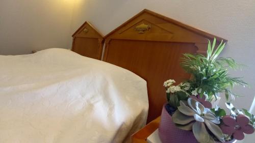 Katil atau katil-katil dalam bilik di Logis Hôtel & Restaurant du Chemin des Dames