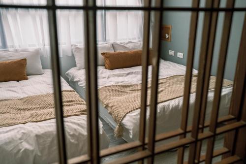 two beds in a cage in a room at South Gate Home Stay in Tainan