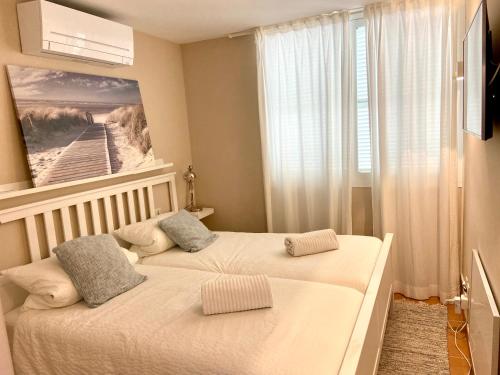 Tempat tidur dalam kamar di Villa BEACH&OCEAN