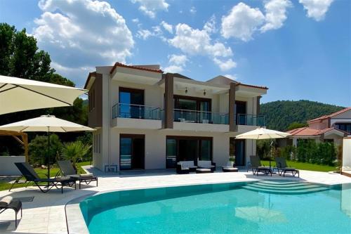 Πισίνα στο ή κοντά στο Villa Chrisa