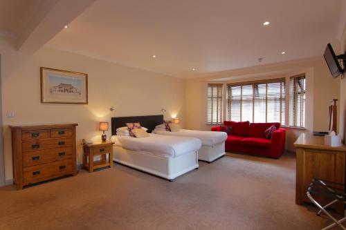 Ένα ή περισσότερα κρεβάτια σε δωμάτιο στο Craigmonie Hotel Inverness by Compass Hospitality