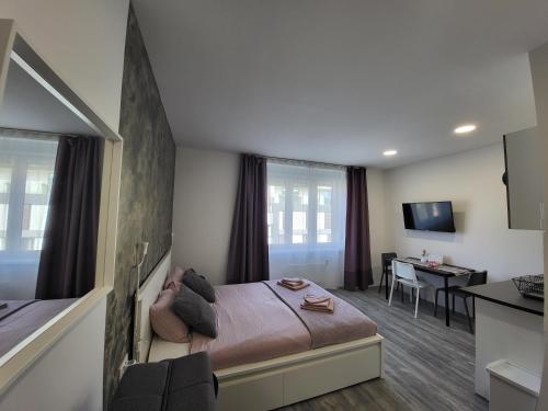 Posteľ alebo postele v izbe v ubytovaní Apartmani Karlo