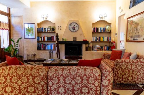 a living room with a couch and a fireplace at B&B Le Sorelle in San Leone