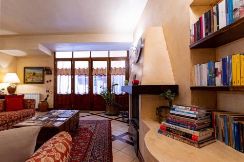 a living room with a couch and a fireplace with books at B&B Le Sorelle in San Leone