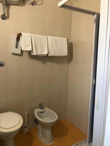 Ένα μπάνιο στο Rocca Sul Mare Hotel