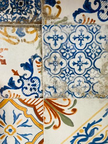 a group of four different types of tiles at Co Mó - Camera a Sud - Affittacamere in Mesagne