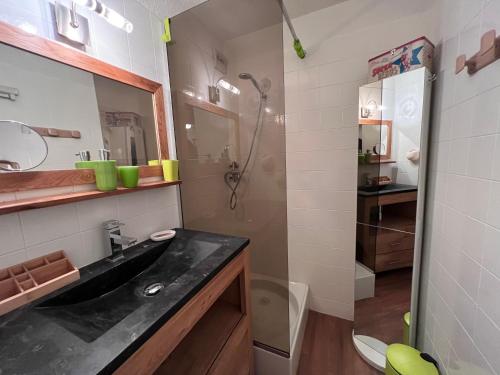 a bathroom with a black sink and a shower at Parnasse 413 - Appartement centre in La Clusaz