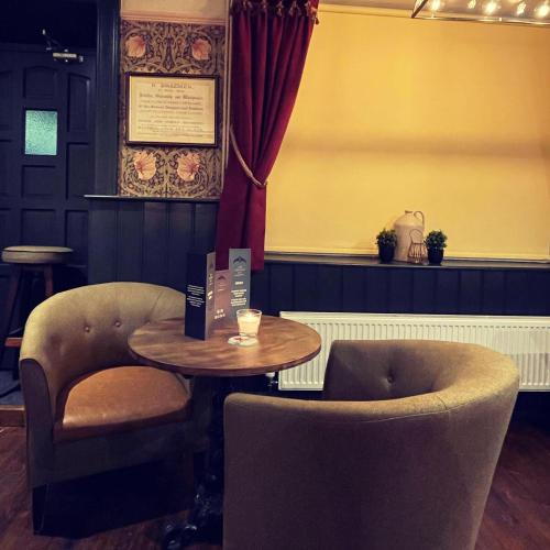 Area soggiorno di The Fountain Inn & Riverside Restaurant