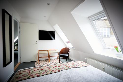 TV a/nebo společenská místnost v ubytování Torvets B&B