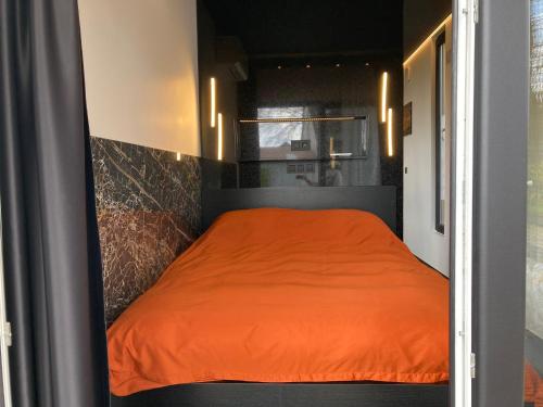 Tempat tidur dalam kamar di Tiny House - Luxury Cottage