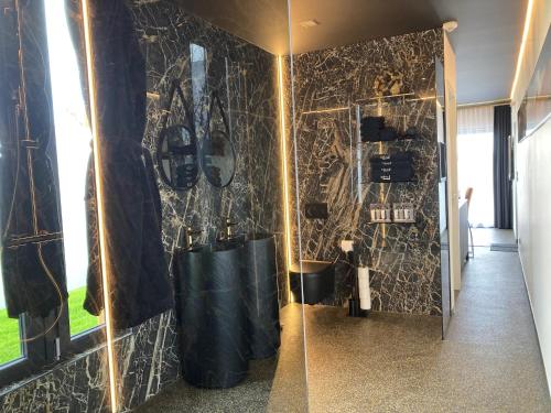 a hallway with a room with a wall covered in marble at Tiny House - Luxury Cottage in Bullange