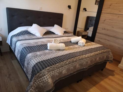 Krevet ili kreveti u jedinici u objektu LOVRO Luxury apartment with terrace sea view