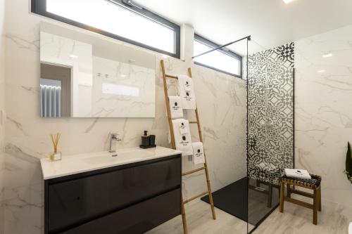 Koupelna v ubytování Bluevillas Ribamar T1 by ACasaDasCasas - Apartment 2