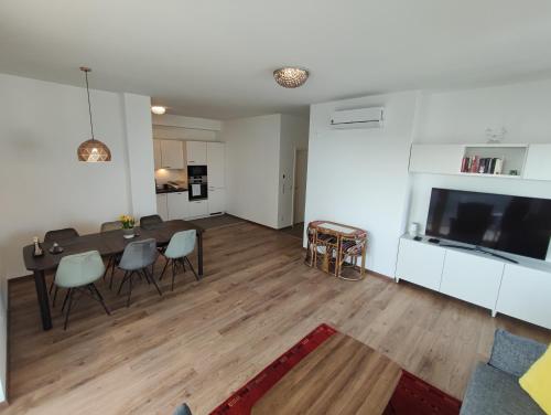 Riverside apartment by the Danube