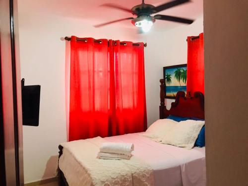 Ένα ή περισσότερα κρεβάτια σε δωμάτιο στο APARTAMENTOS IPAP LUPERON