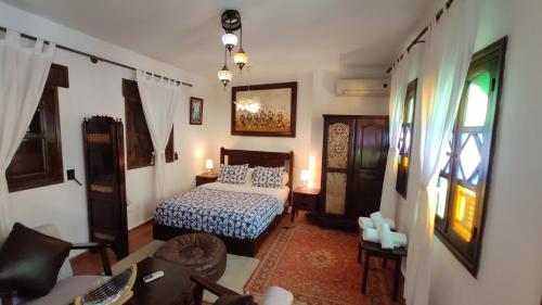 Tempat tidur dalam kamar di Casa Bellavista Chaouen